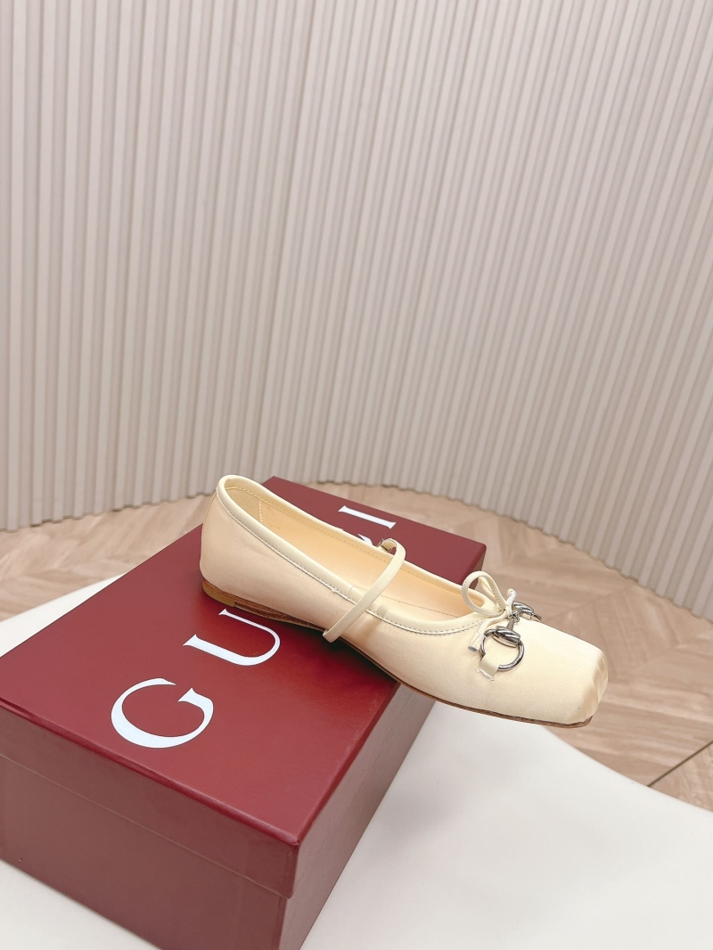 Gucci Flat Shoes